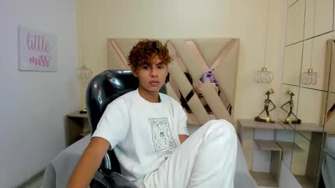 Snapshot of anyelotwink chatting on 14, 1, 2026 anyelotwink online show from 14, 1, 2026