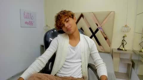 anyelotwink online show from 18, 2, 2026