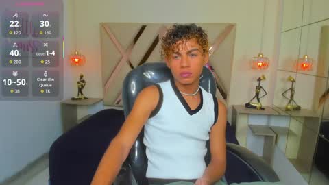 Snapshot of anyelotwink chatting on 7, 4, 2026 anyelotwink online show from 7, 4, 2026