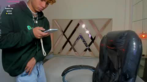Snapshot of anyelotwink chatting on 24, 4, 2026 anyelotwink online show from 24, 4, 2026