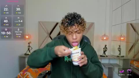 Snapshot of anyelotwink chatting on 29, 4, 2026 anyelotwink online show from 29, 4, 2026