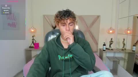 Snapshot of anyelotwink chatting on 9, 5, 2026 anyelotwink online show from 9, 5, 2026