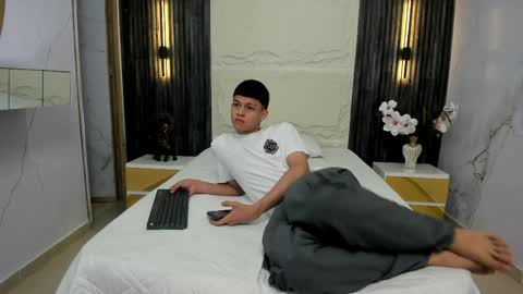 Snapshot of apolo_jonnes chatting on 9, 4, 2026 online show from 9, 4, 2026