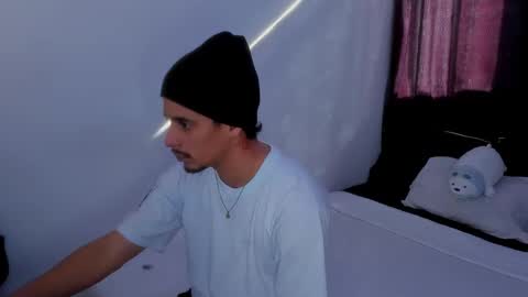 TONY INDEPENDENT MODEL online show from 15, 1, 2025