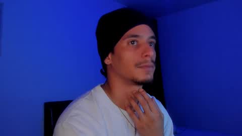 TONY INDEPENDENT MODEL online show from 3, 2, 2025