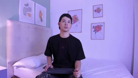 Apolo twink online show from 14, 12, 2025