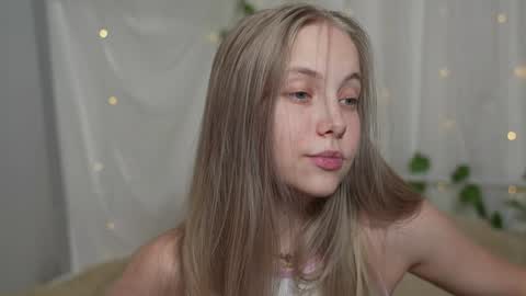 Snapshot of appr0ved chatting on 10, 1, 2025 REYNA my friend online show from 10, 1, 2025