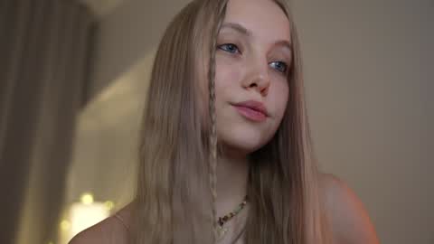 Snapshot of appr0ved chatting on 24, 1, 2025 REYNA my friend online show from 24, 1, 2025