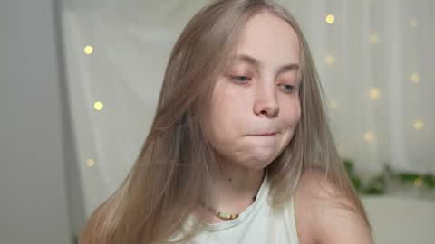 Snapshot of appr0ved chatting on 28, 1, 2025 REYNA my friend online show from 28, 1, 2025