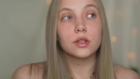 Snapshot of appr0ved chatting on 27, 2, 2025 REYNA my friend online show from 27, 2, 2025