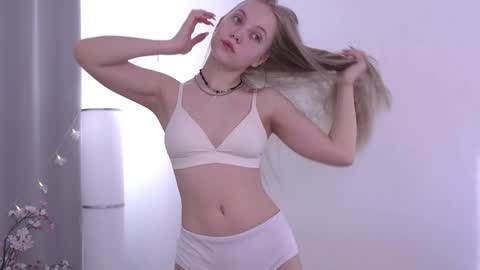 Snapshot of appr0ved chatting on 9, 3, 2025 REYNA my friend online show from 9, 3, 2025