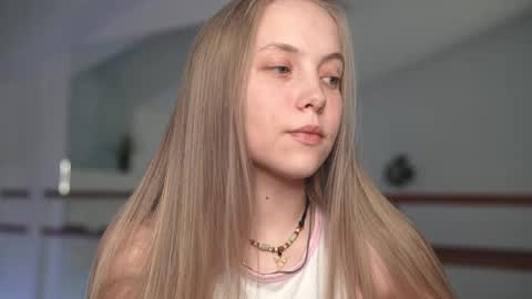 Snapshot of appr0ved chatting on 11, 3, 2025 REYNA my friend online show from 11, 3, 2025
