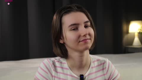 Snapshot of approche_toi_petite chatting on 7, 2, 2026 Meghan online show from 7, 2, 2026