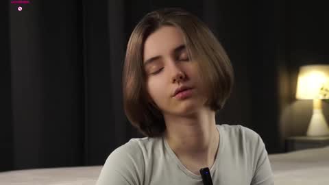 Snapshot of approche_toi_petite chatting on 8, 2, 2026 Meghan online show from 8, 2, 2026