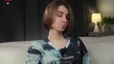 Snapshot of approche_toi_petite chatting on 18, 2, 2026 Meghan online show from 18, 2, 2026