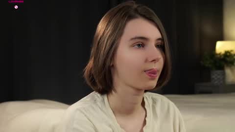 Snapshot of approche_toi_petite chatting on 6, 3, 2026 Meghan online show from 6, 3, 2026