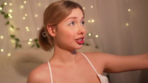 Snapshot of april_blush chatting on 13, 12, 2024 BETH NEXT STREAM ON WEDNESDAY online show from 13, 12, 2024