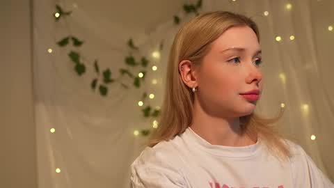 Snapshot of april_blush chatting on 4, 2, 2025 BETH NEXT STREAM ON WEDNESDAY online show from 4, 2, 2025
