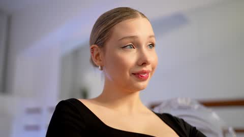 Snapshot of april_blush chatting on 5, 2, 2025 BETH NEXT STREAM ON WEDNESDAY online show from 5, 2, 2025