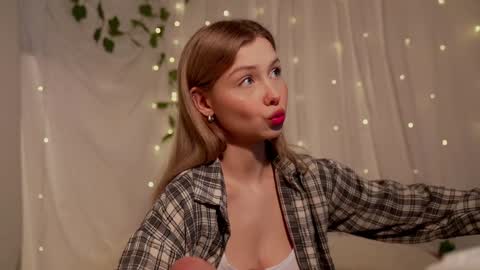 Snapshot of april_blush chatting on 8, 2, 2025 BETH NEXT STREAM ON WEDNESDAY online show from 8, 2, 2025