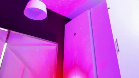 Snapshot of april_bowie chatting on 16, 9, 2025 April online show from 16, 9, 2025