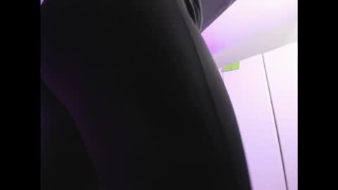 Snapshot of april_bowie chatting on 27, 10, 2025 April online show from 27, 10, 2025