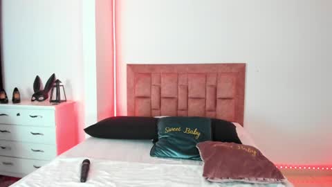 Snapshot of april_collinsxx chatting on 22, 2, 2025 april collinsxx online show from 22, 2, 2025