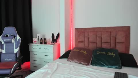 Snapshot of april_collinsxx chatting on 16, 10, 2025 april collinsxx online show from 16, 10, 2025