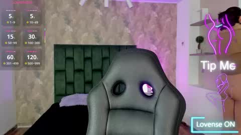 Snapshot of april_dumont chatting on 12, 1, 2026 April online show from 12, 1, 2026