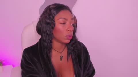 Snapshot of april_ebony18_ chatting on 10, 1, 2025 April online show from 10, 1, 2025