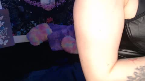 april_l6 online show from 22, 11, 2025