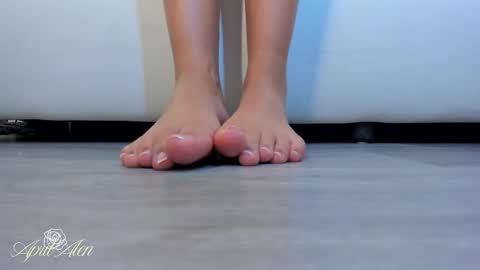 April online show from 29, 11, 2025