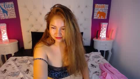 Snapshot of aprilsnow_ chatting on 18, 12, 2024 AprilSnow online show from 18, 12, 2024