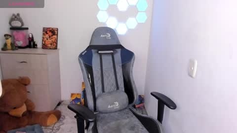 aqua emilly online show from 13, 5, 2026