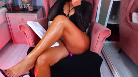 Snapshot of aqueenmonica chatting on 18, 9, 2025 AQueenMonica online show from 18, 9, 2025