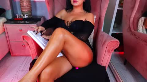 Snapshot of aqueenmonica chatting on 28, 9, 2025 AQueenMonica online show from 28, 9, 2025