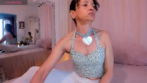 Nadia Cyel online show from 15, 2, 2025