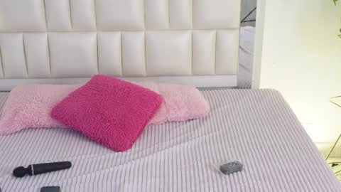   online show from 12, 2, 2025