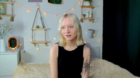 Snapshot of arcticaryder chatting on 3, 11, 2025 Jenny online show from 3, 11, 2025