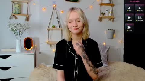 Snapshot of arcticaryder chatting on 6, 11, 2025 Jenny online show from 6, 11, 2025