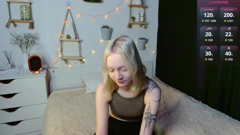 Snapshot of arcticaryder chatting on 8, 11, 2025 Jenny online show from 8, 11, 2025