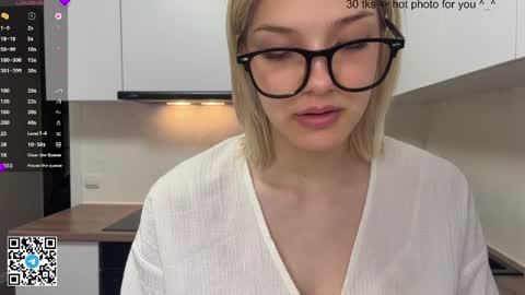 Snapshot of ardisparty chatting on 21, 4, 2026 Caroline online show from 21, 4, 2026