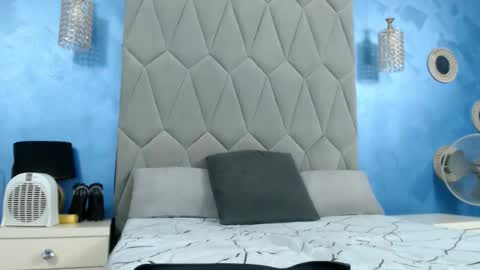 aretialisya online show from 5, 11, 2025