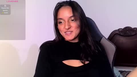 Snapshot of ari_20_ chatting on 8, 10, 2025 Bella online show from 8, 10, 2025