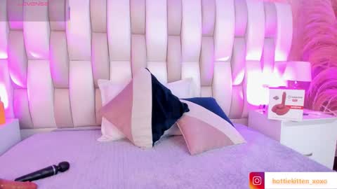 ari_lynn_ online show from 3, 3, 2026