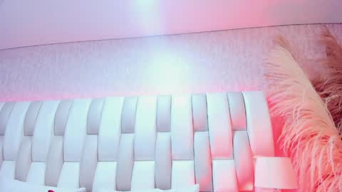 ari_lynn_ online show from 8, 4, 2026