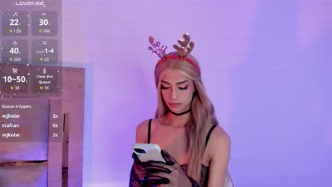 Snapshot of ari_sunshine chatting on 5, 12, 2025 Ari online show from 5, 12, 2025