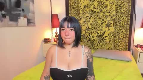 Snapshot of aria_and_orien chatting on 12, 9, 2025 aria y orien  online show from 12, 9, 2025