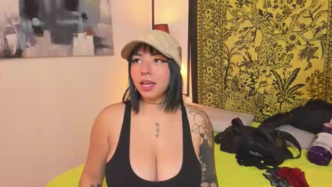 Snapshot of aria_and_orien chatting on 15, 9, 2025 aria y orien  online show from 15, 9, 2025