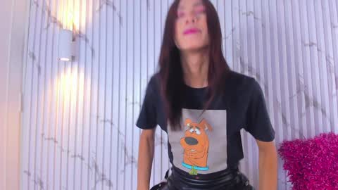 Snapshot of aria_millers_ chatting on 1, 2, 2025 Aria Millers online show from 1, 2, 2025